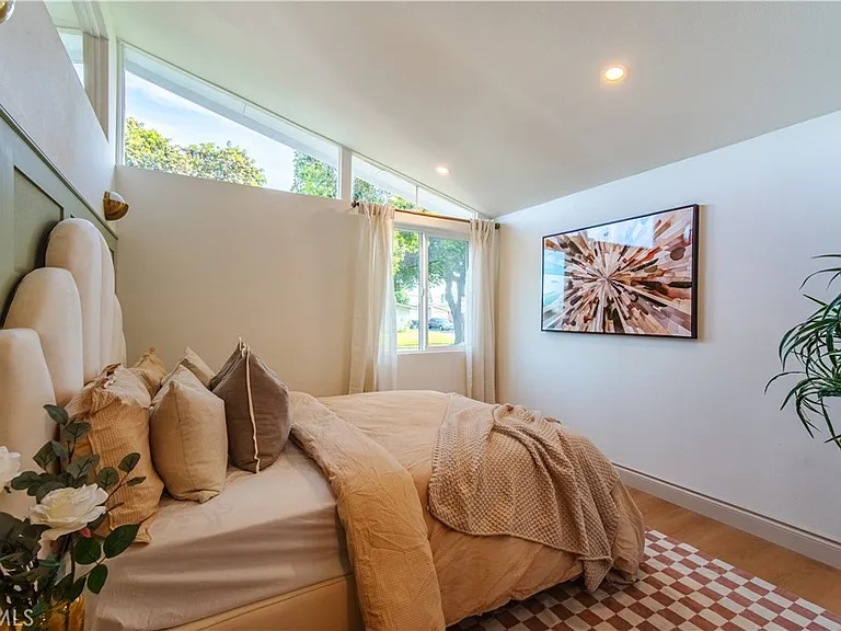 236 Mission Dr — Photo 16