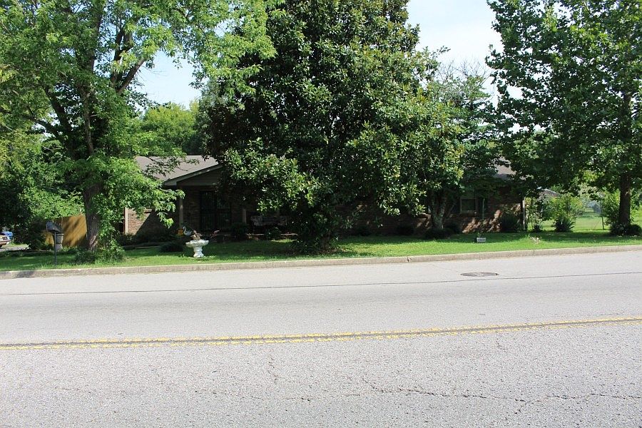 1st image of 241 Broadmoor Dr