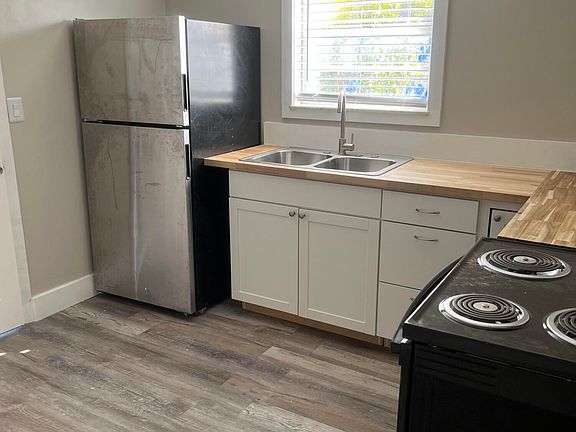 3rd image of 709 Mulberry St
