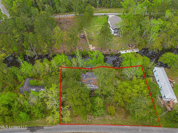 3rd image of 11308 Lake Dr