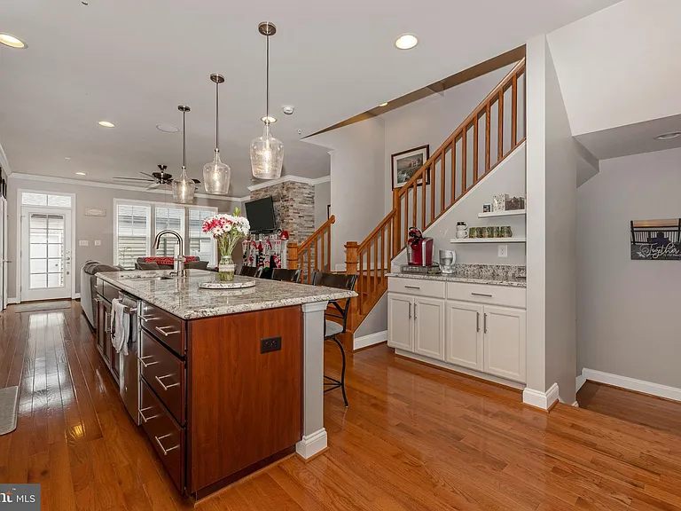 619 Blandwood Rd — Photo 10