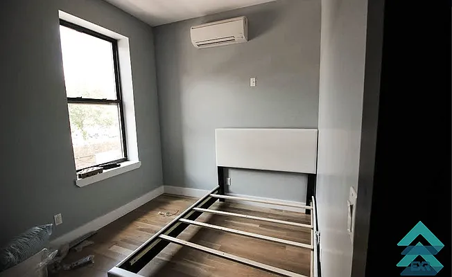 Rented by EXR | media 76