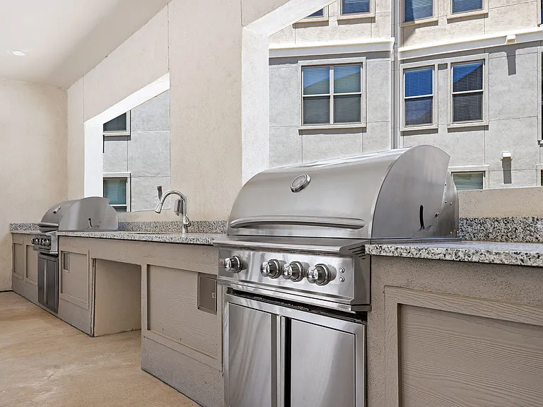 Mariposa Communications Parkway 55+ Apartment Homes — Photo 23