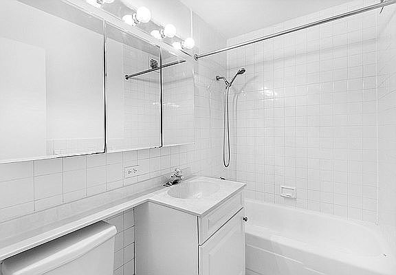 4th image of 1470 1st Ave APT 9C