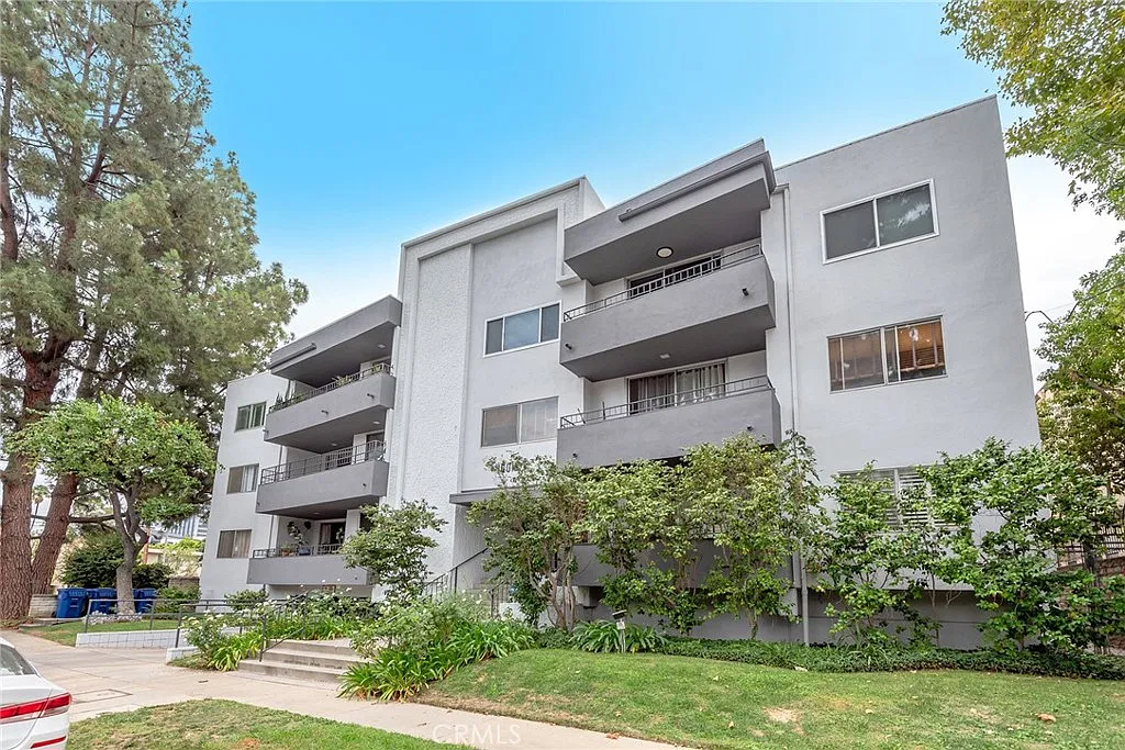 2 bed, 1690 sqft, $3,800 — Photo 1