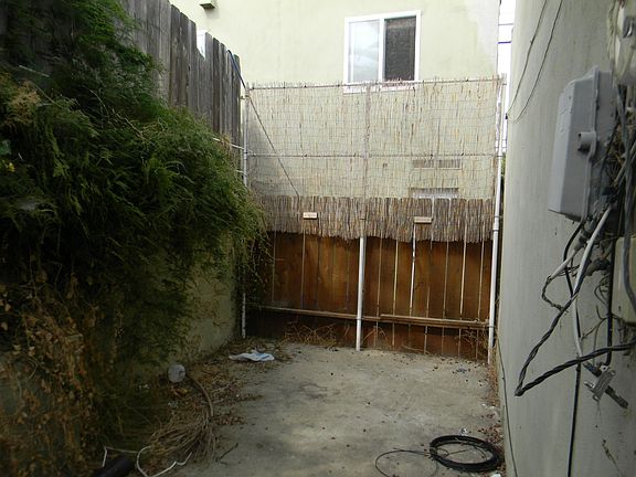 5th image of 3244 1/2 Menlo Ave