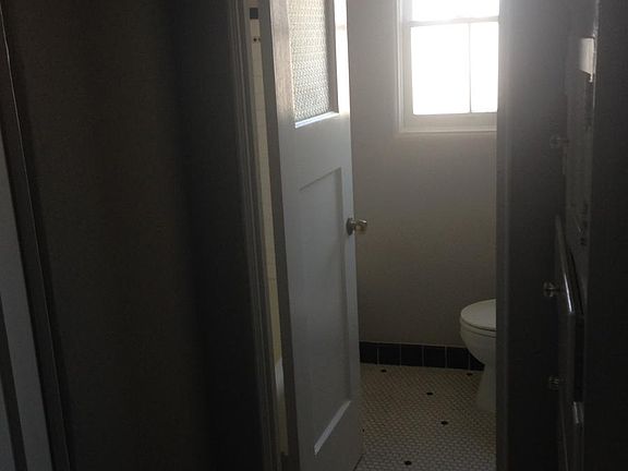 4th image of 460 N 1st St #Studio