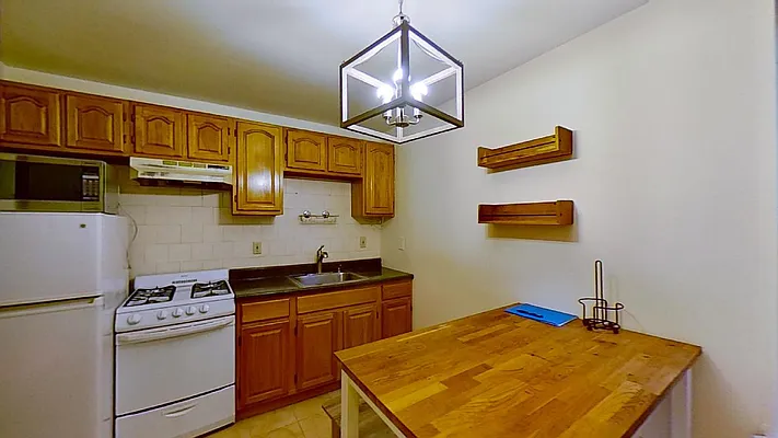 Rented by Bond New York | media 27