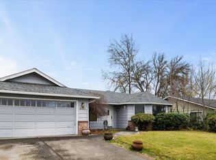 2322 Derry Ct, Medford, OR 97504