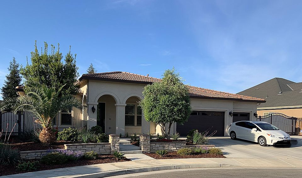 2nd image of 9227 Claro De Luna Dr
