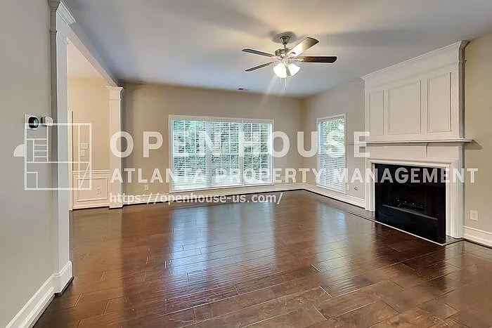 3 bed, 2.5 bath, 1936 sqft, $3,050 — Photo 3