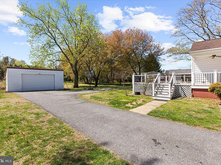 161 Margate Dr — Photo 3