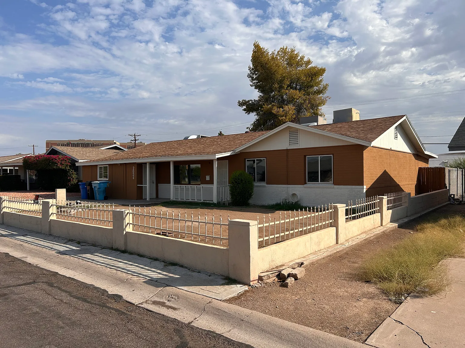 4 bed, 1960 sqft, $2,200 — Photo 1