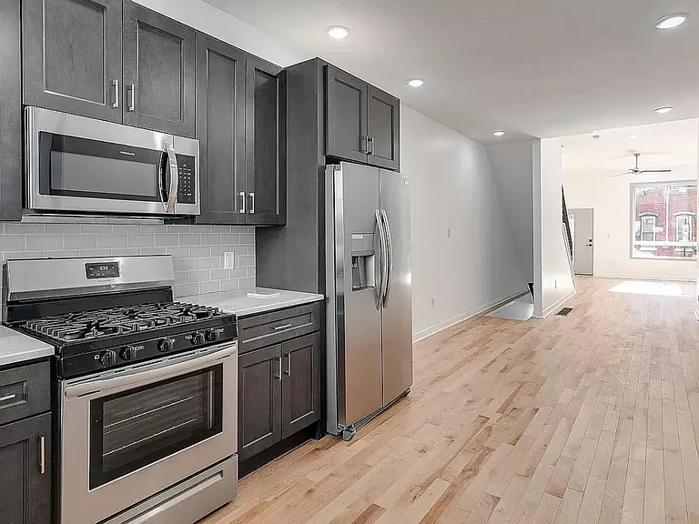 1719 Arlington St — Photo 3