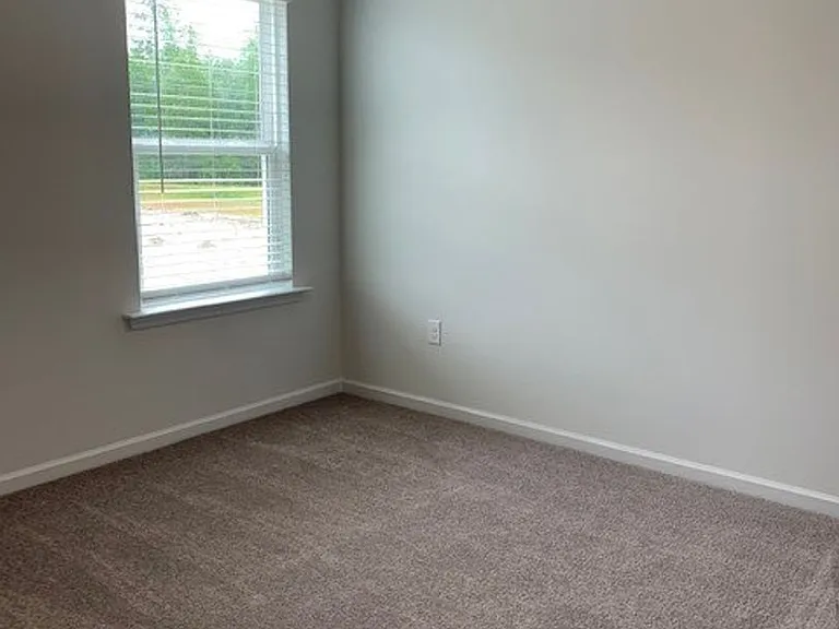 631 Avington Ln NE — Photo 15
