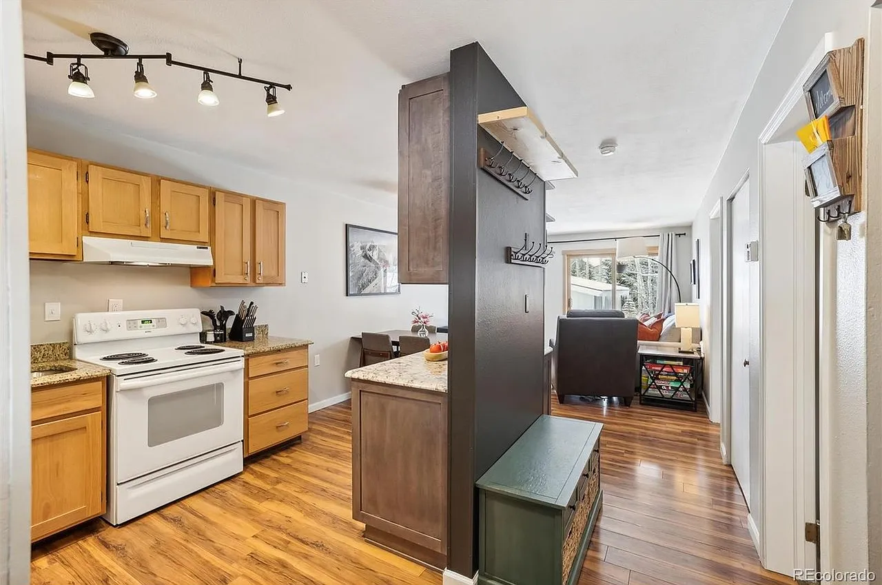 2 bed, 850 sqft, $3,200 — Photo 4