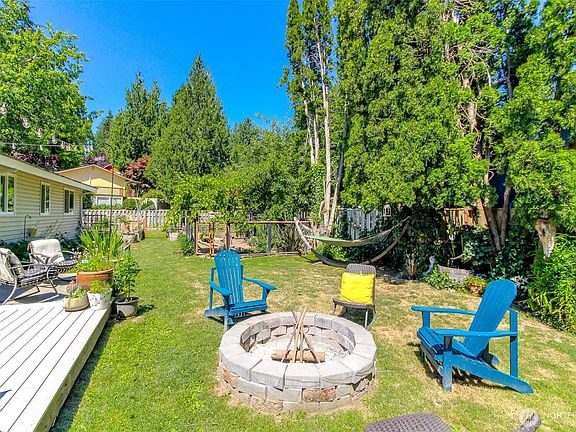 3rd image of 737 NW Firglade Drive