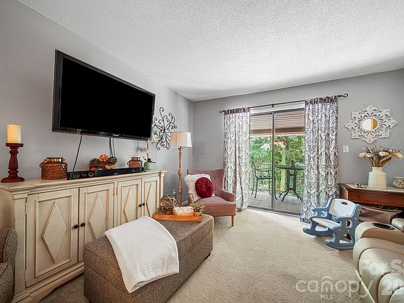 4th image of 109 Carriage House Dr