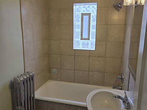 5th image of 3703 Woodland Ave APT 6