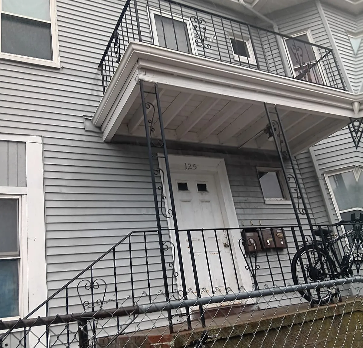 3 bed, 1.5 bath, 1025 sqft, $3,000 — Photo 1
