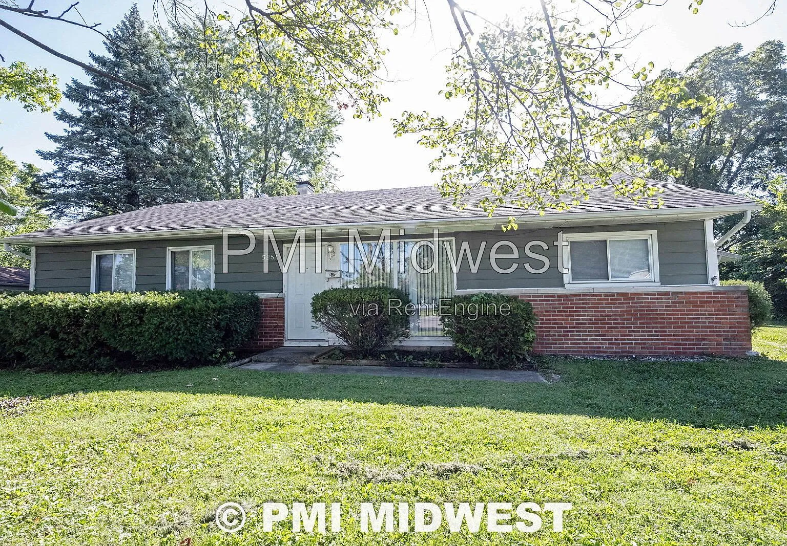3 bed, 1.0 bath, 1451 sqft, $1,550 — Photo 2