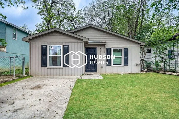 3 bed, 2.0 bath, 909 sqft, $1,075 — Photo 1