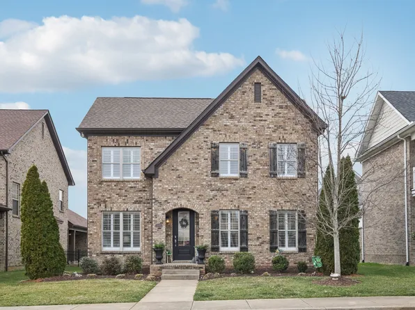 1082 McMahan Dr, Gallatin, TN 37066