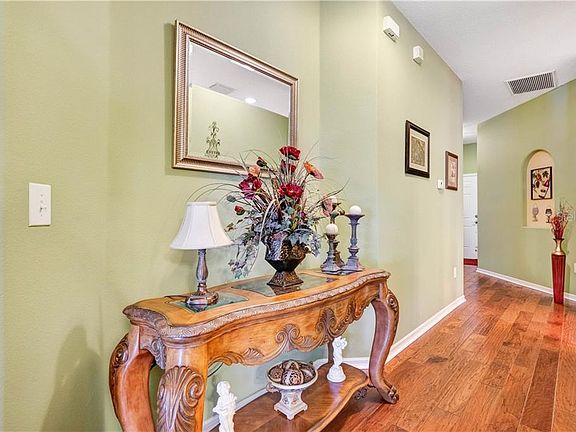 4th image of 19141 Weymouth Dr