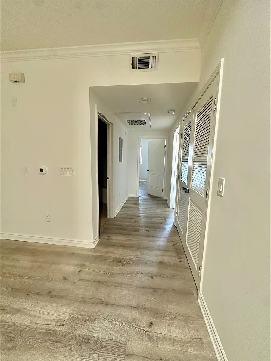 Building Photo - 14653 Nordhoff St #404