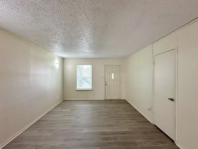 4807 Rainbow Cir — Photo 7