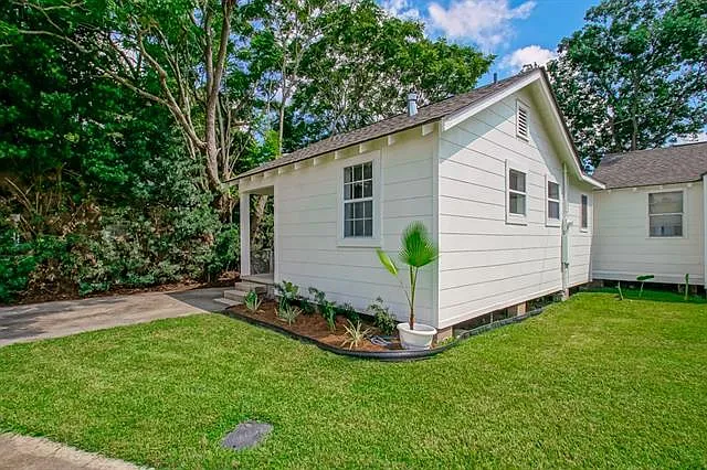 2 bed, 1.0 bath, 745 sqft, $1,750 — Photo 2