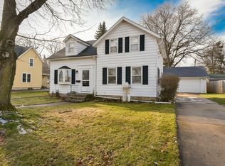 837 N Main St, Hartford, WI