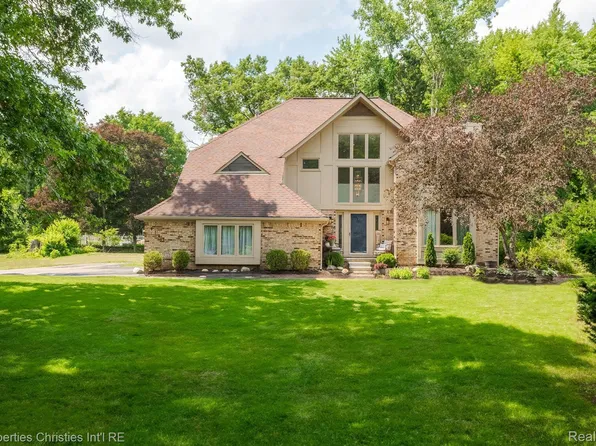 4141 Cheryl Dr, Commerce Township, MI 48382