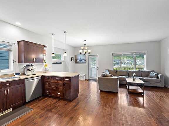 3rd image of 1808 Foxtail Dr