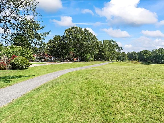 2nd image of 2 Henry Cir