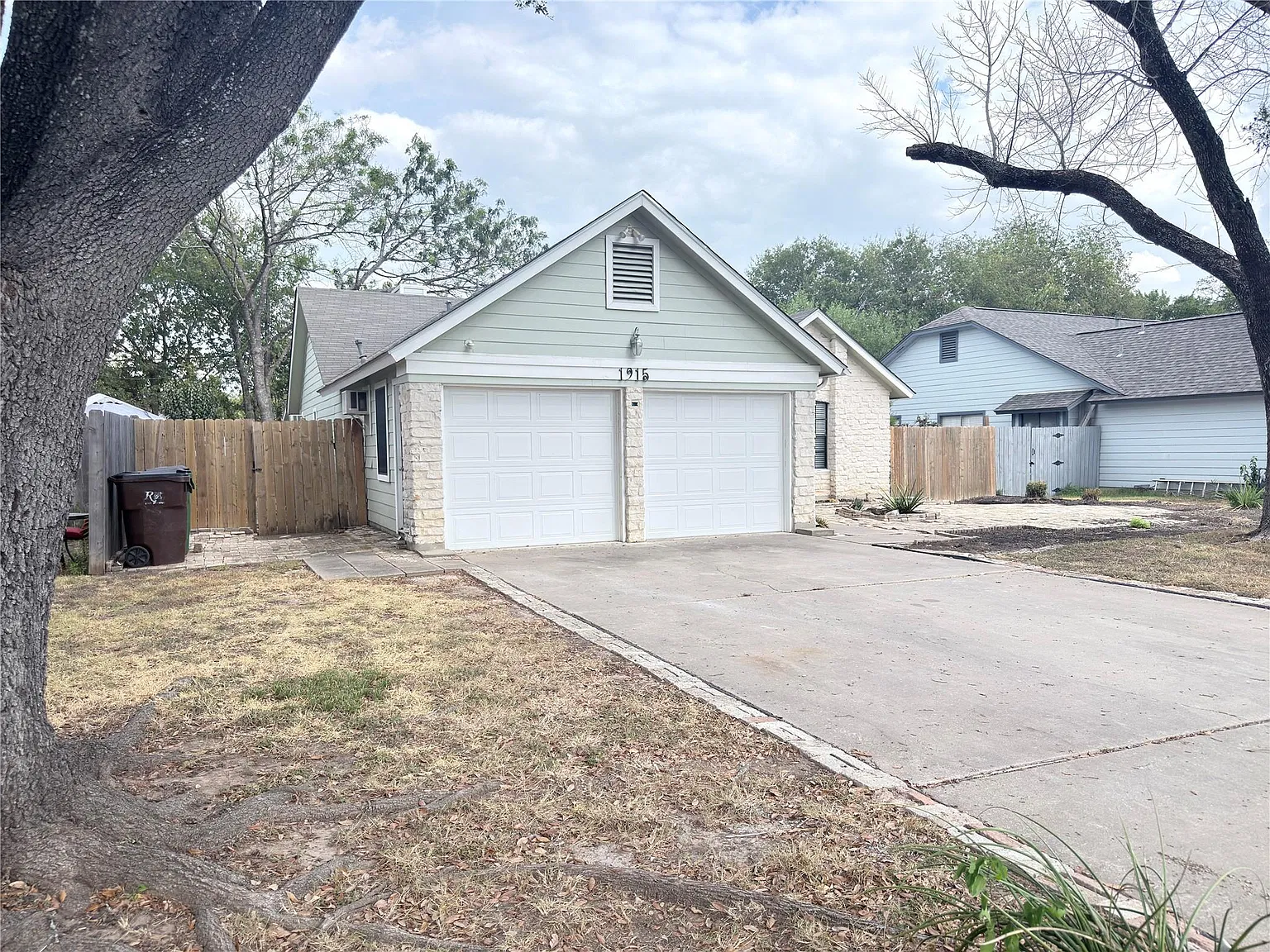 3 bed, 2.0 bath, 1353 sqft, $1,950 — Photo 2