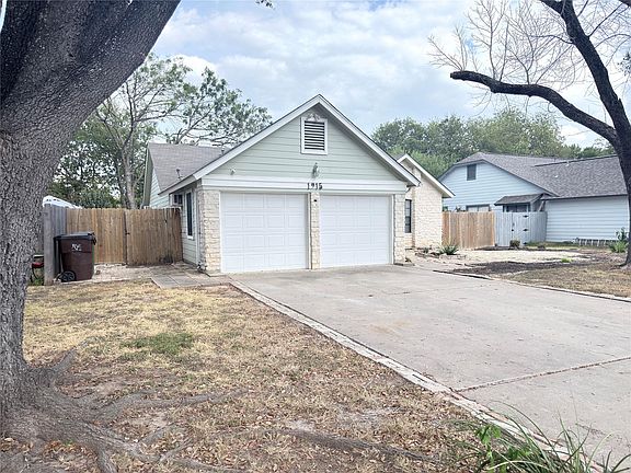 2nd image of 1915 Egger Ave