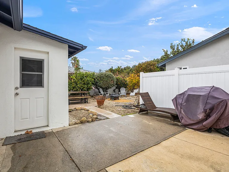 331 W Prospect St — Photo 27