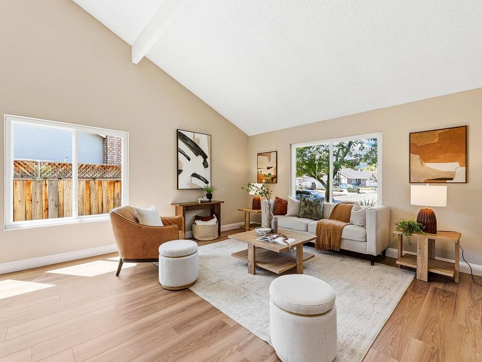 1st image of 569 Gaundabert Ln