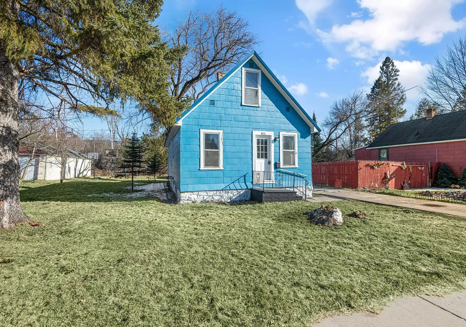 924 N Stevens St — Photo 1