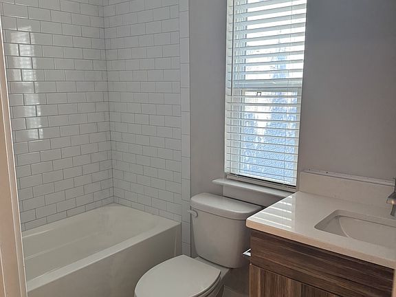 4th image of 1111 N Thompson St #106