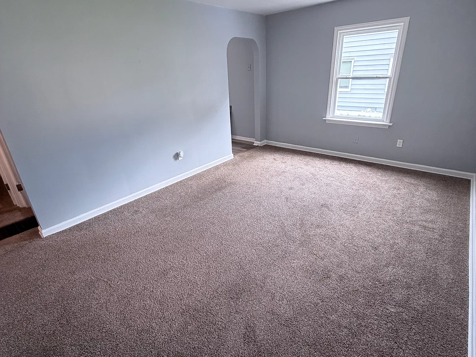3 bed, 1.5 bath, 1080 sqft, $1,240 — Photo 2