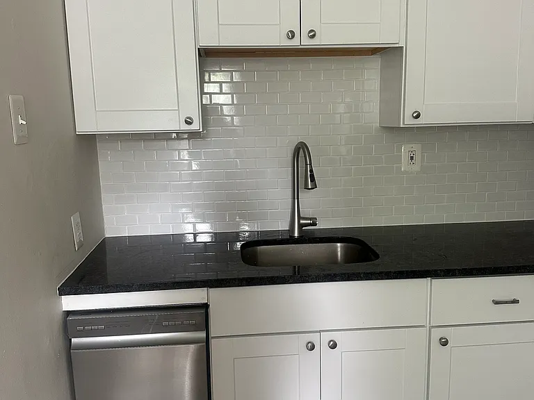 305 Summit Ave #1 — Photo 4