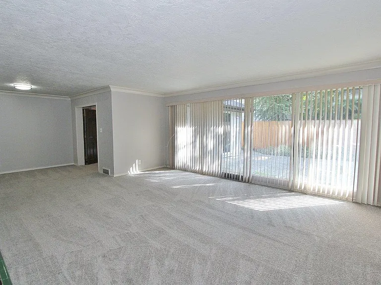 2047 N Blaine Way — Photo 3