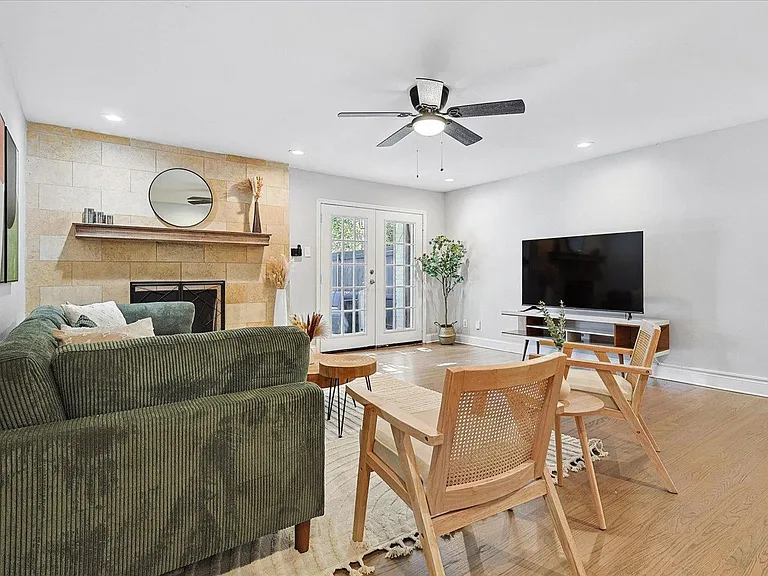 3608 Courtdale Dr #3608 — Photo 1