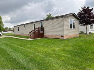 4085 Mapleview Ct E, Brown City, MI 48416