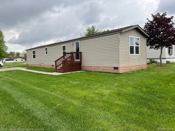 4085 Mapleview Ct E, Brown City, MI 48416