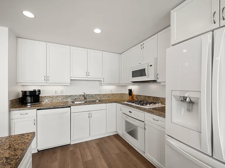 510 1st Ave #1704 — Photo 3