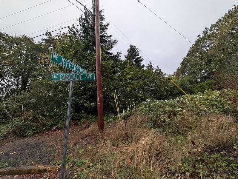 3rd image of 0 NE Cascade Avenue
