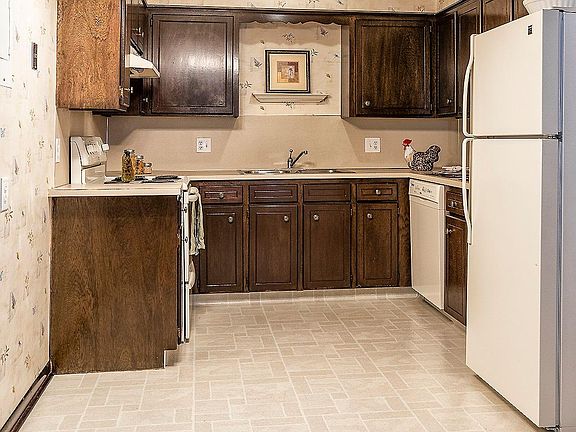 2nd image of 4815 Underwood Ave APT 11